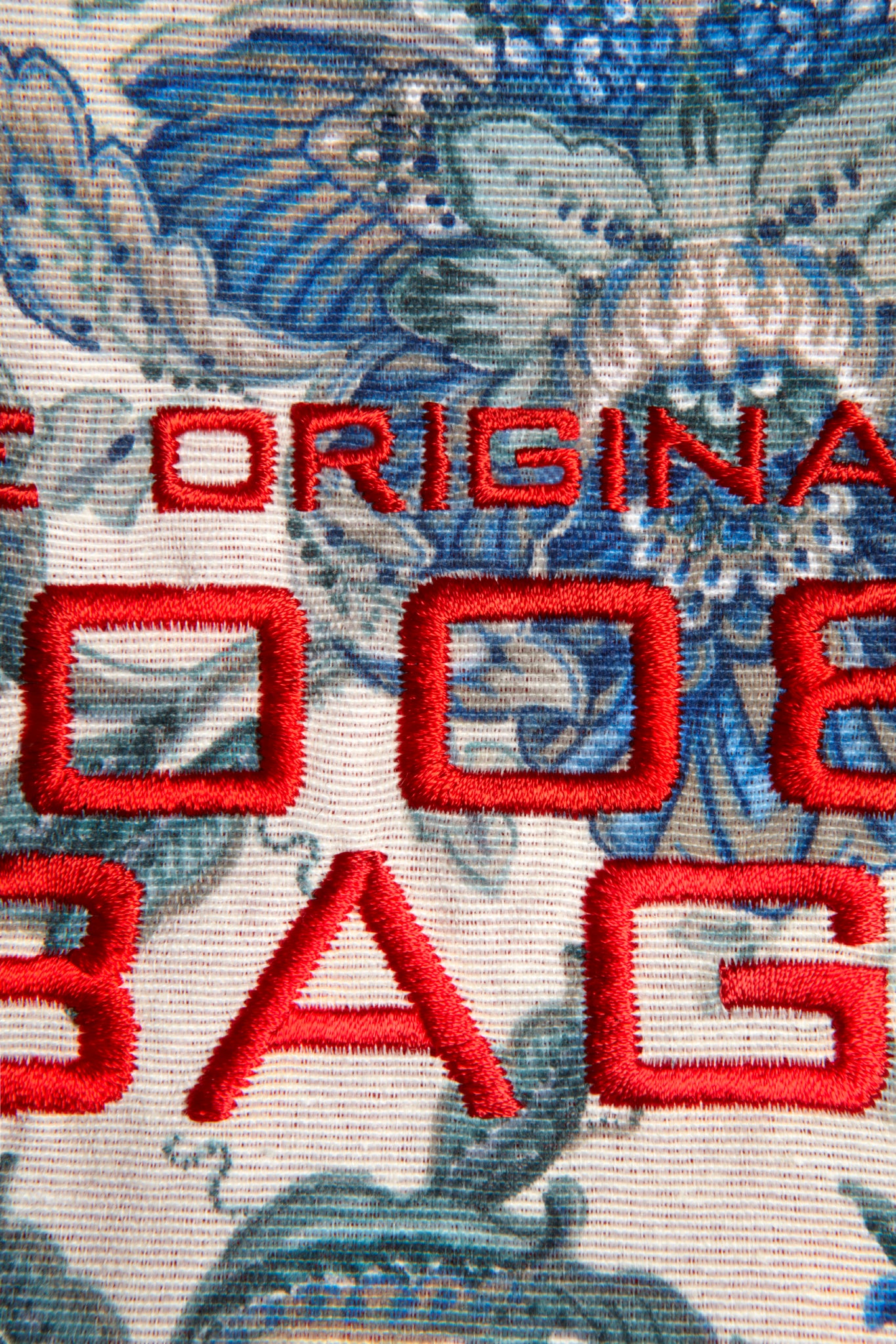 Necessaire - White Blue with embroidery and lining