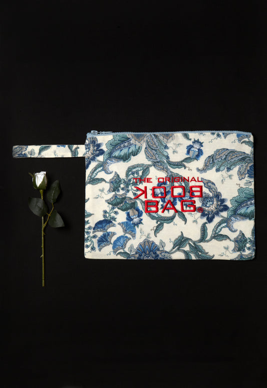 Necessaire - White Blue with embroidery and lining